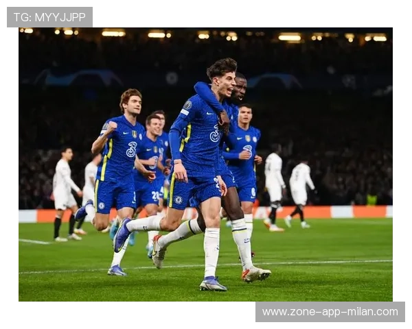 卢卡库强健护球开路，比利时围绕中锋形成多重压制：从场上战术到训练场落地